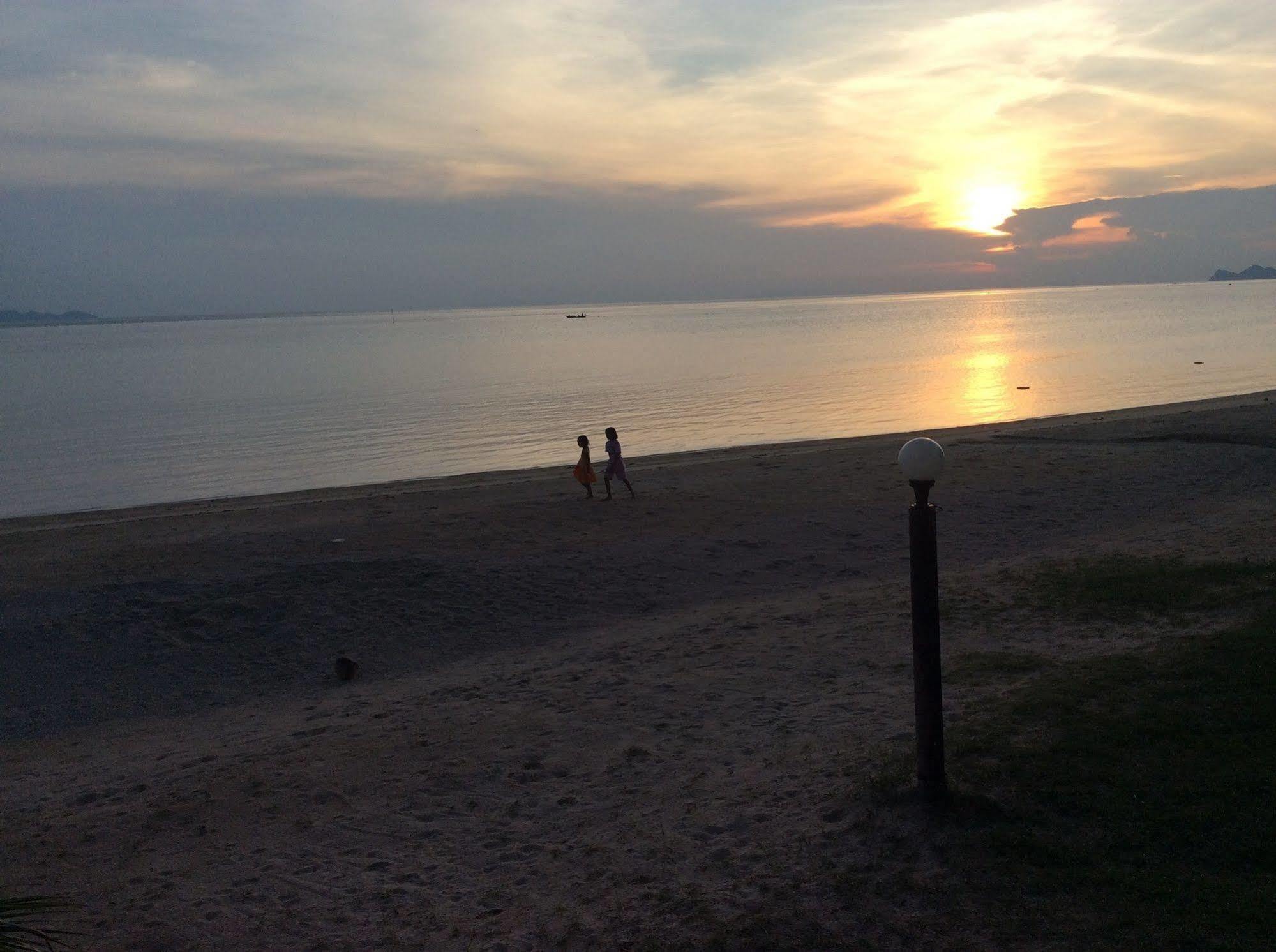 Sunsea Resort Baan Khai Екстер'єр фото